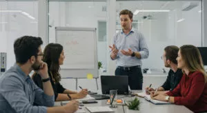 Realize treinamentos periódicos